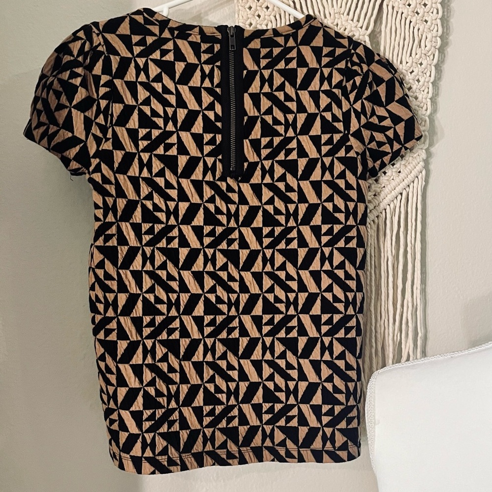 ANTHROPOLOGIE Geometric pattern top - Picture 2 of 3